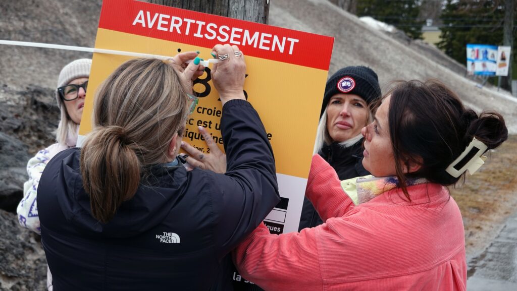 Peut être une image de route et texte : « AVERTISSEMENT 8 croie croie est cestu U ique'ne iner 11ดค NORT NORTEO THE ques »