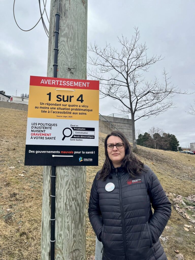 Peut être une image de auto, route et texte : « AVERTISSEMENT 1 sur 4 Un répondant Unrépondantsurquatreavie sur quatre vécu au moins une situation problematique liée l'accessibilité litel'accessibiliteauxsoins aux soins Souree Eleve Elevien LES POLITIQUES D'AUSTÉRITÉ RITE NUISENT GRAVEMENT AVOTRES VOTRESANTÉ SANTÊ Centralisation Reculs dimocratiqu Santé Qutbee Des gouvernements Desgquvernementsmaurakspourlasne nauvais pour la santé! OOKST屋 COAL »