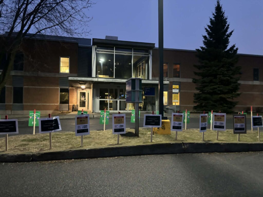 Peut être une image de hôpital