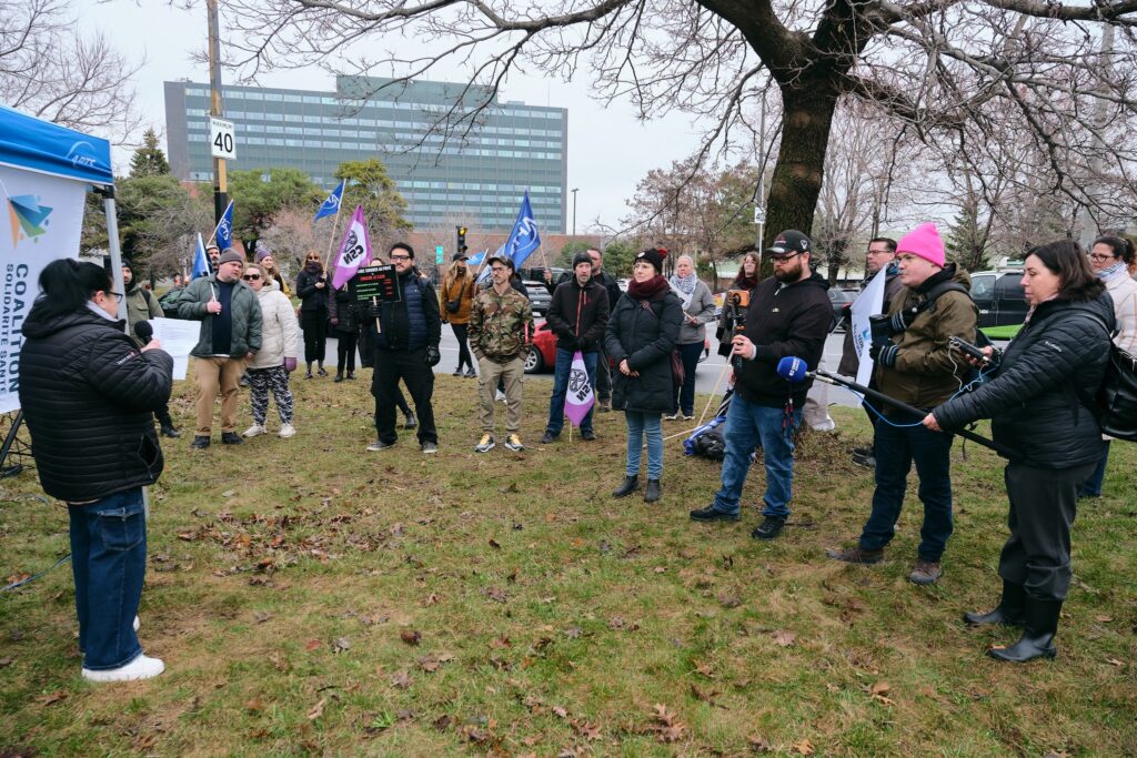 Peut être une image de foule